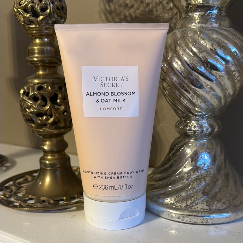 New Victoria's Secret Almond Blossom & Oat Milk Moisturizing Cream Body Wash